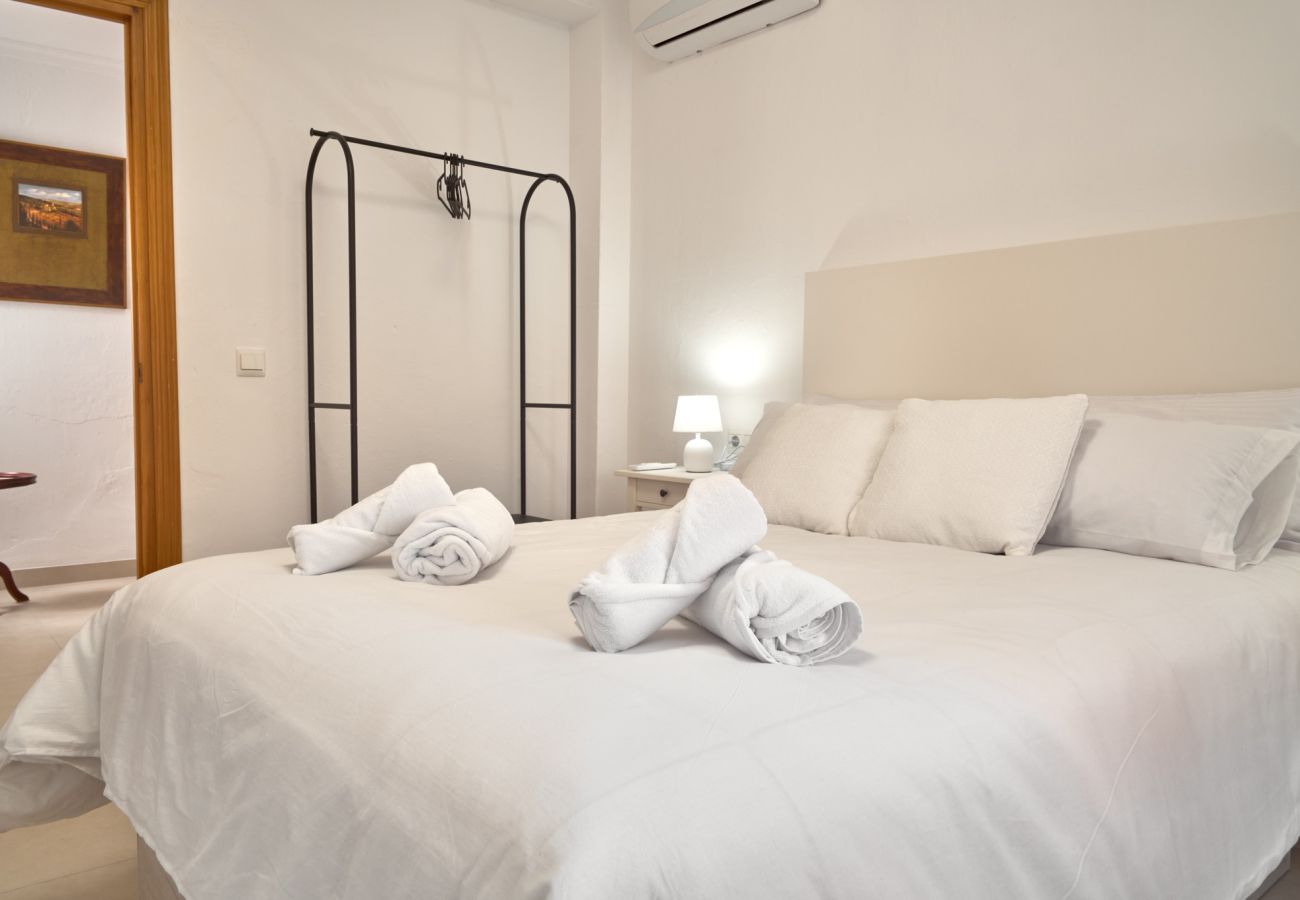 Radhus i Nerja - Casa Chica: Semesterhus med privat takterrass på Calle Cristo, Nerja
