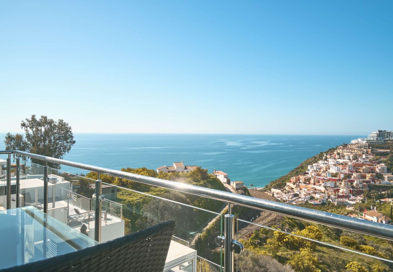 Lägenhet i Nerja - Penthouse Balcón del Mar D4: 3 terrasser & uppvärmd pool