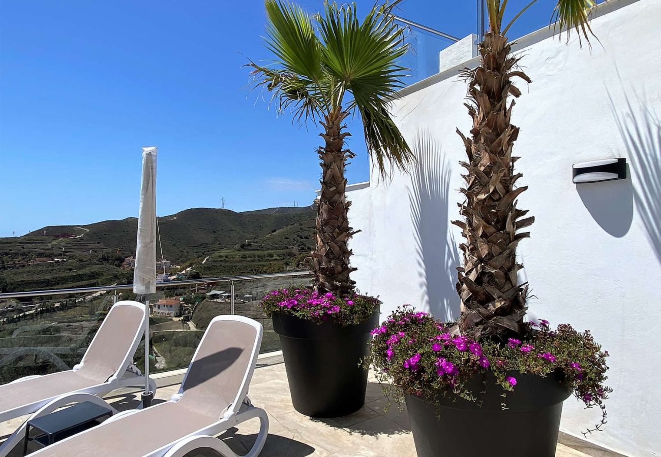 Lägenhet i Nerja - Penthouse Balcón del Mar D4: 3 terrasser & uppvärmd pool