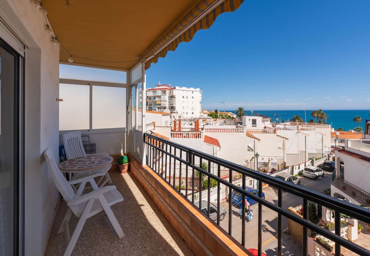   Södervänd balkong med solstolar och havsutsikt, Albaida II 2B Playa Torrecilla Nerja