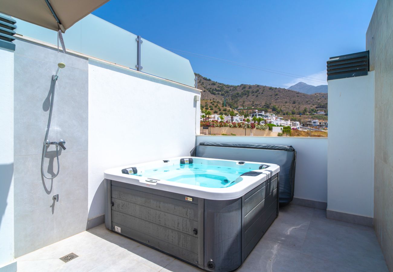Villa i Nerja - Casa Mezcal – Villa för 4 personer med privat pool och bubbelbad i Nerja