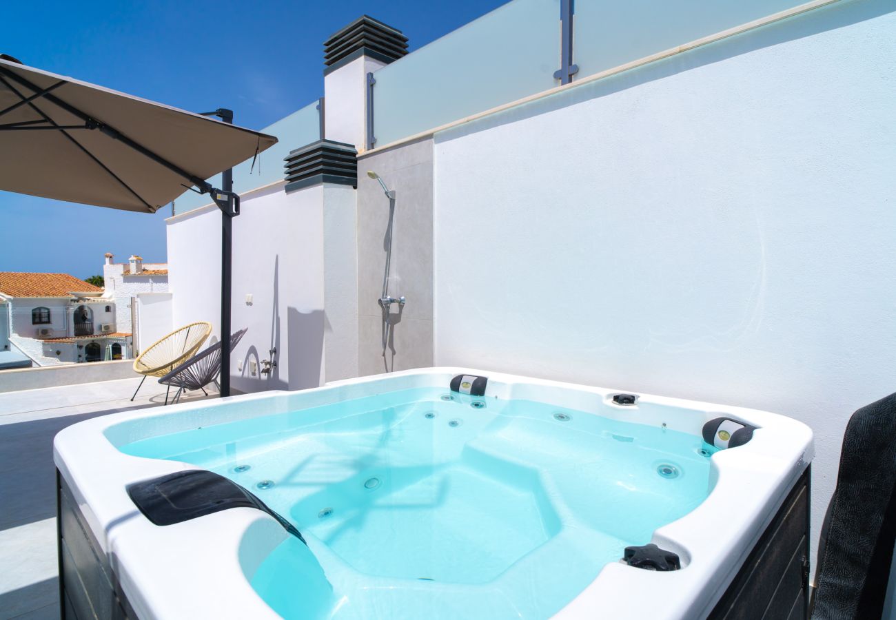 Villa i Nerja - Casa Mezcal – Villa för 4 personer med privat pool och bubbelbad i Nerja